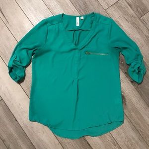 Women’s Small, Flowy Dress Shirt